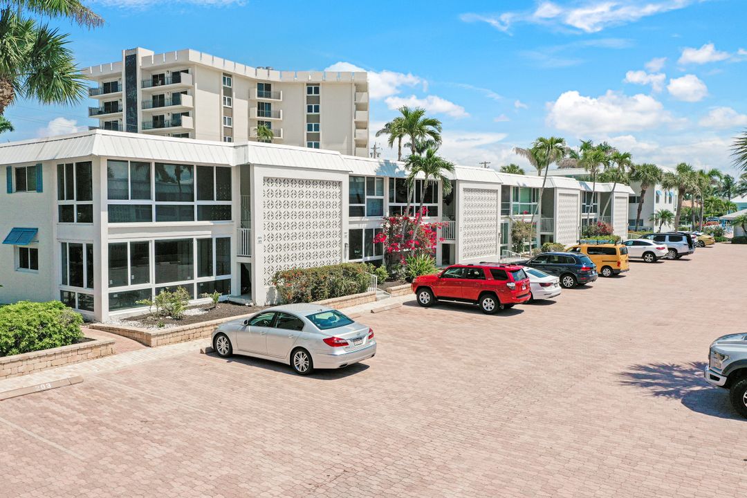 2100 Gulf Shore Blvd N #215, Naples, FL 34102