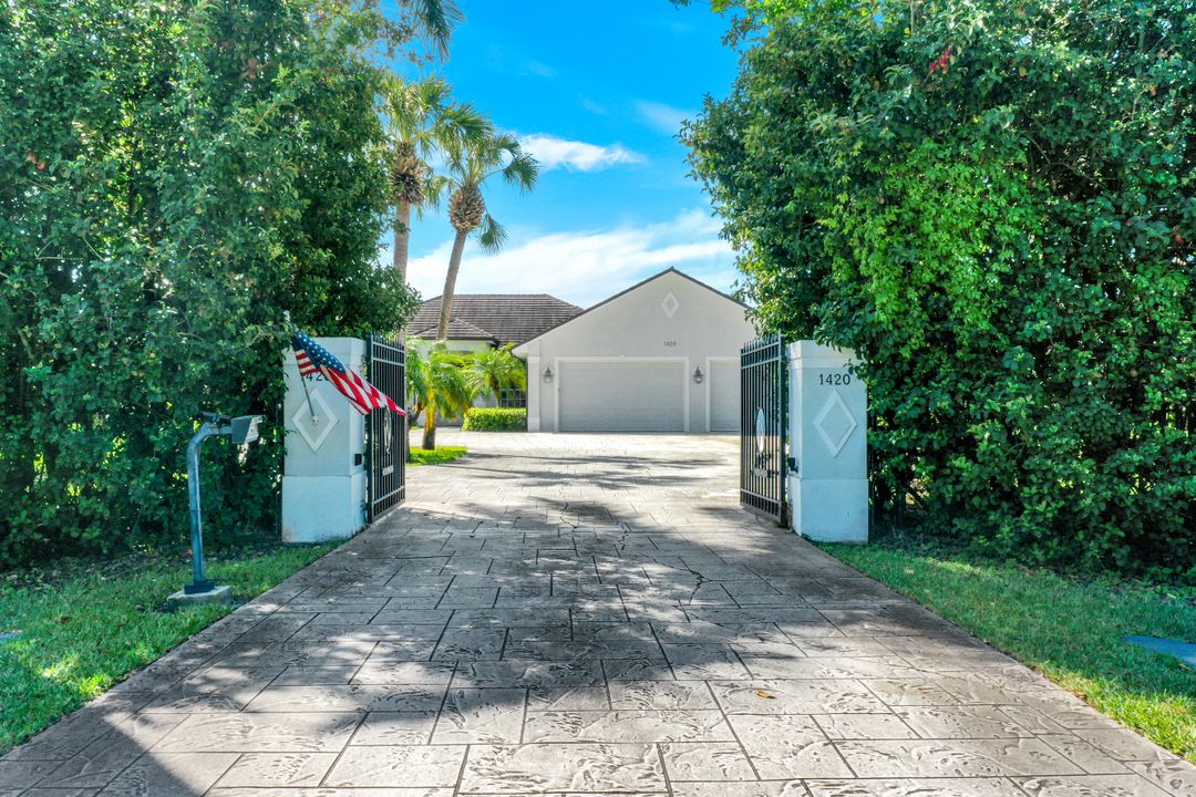 1420 16th Ave SW, Naples, FL 34117