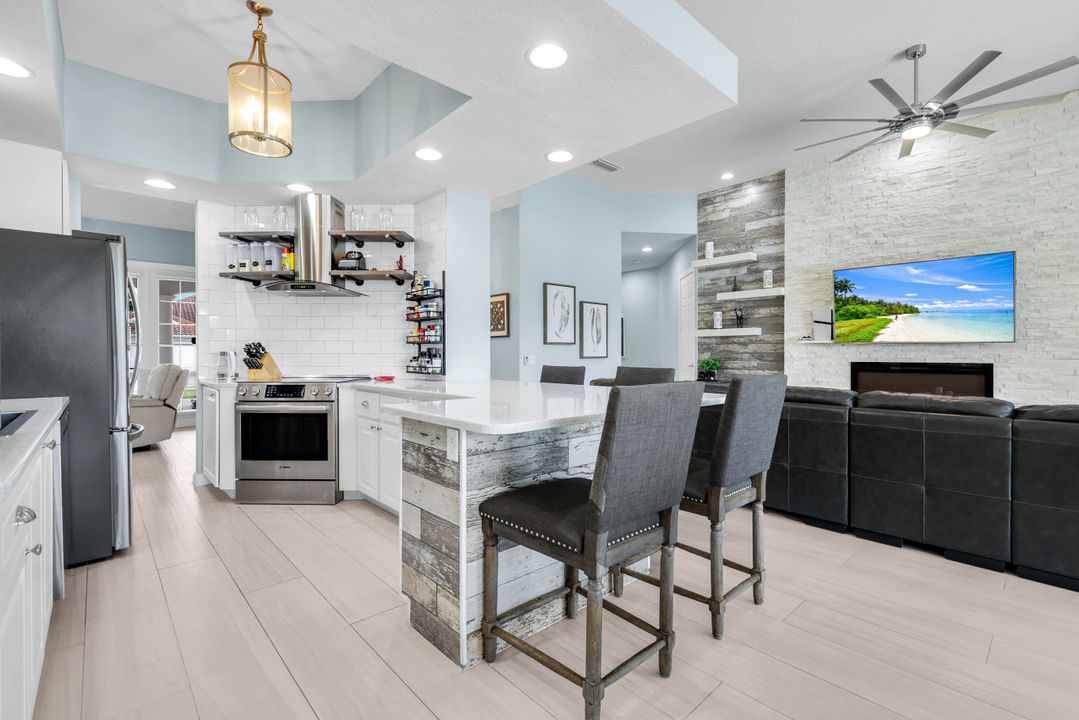 4338 Queen Elizabeth Way, Naples, FL 34119