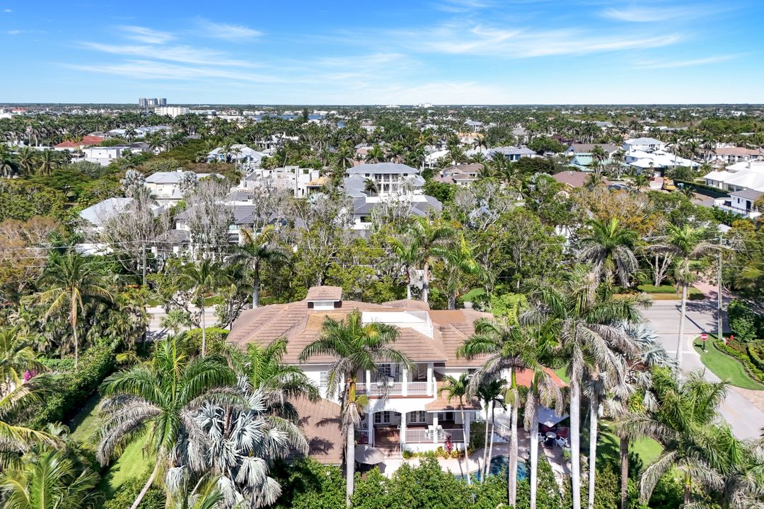 1550 Gordon Dr, Naples, FL 34102