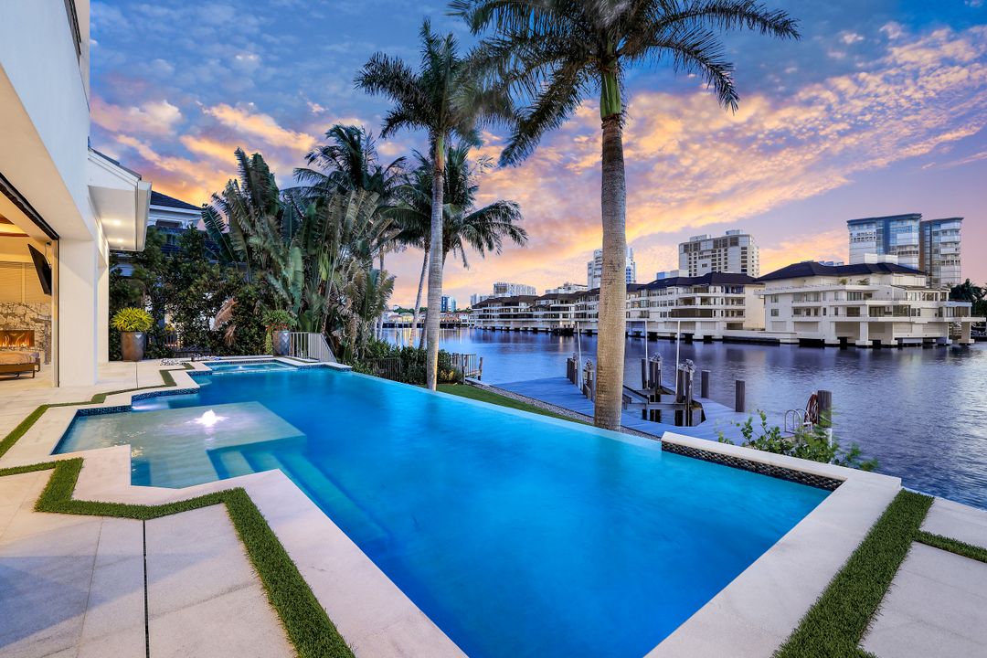 309 Neapolitan Way, Naples, FL 34103