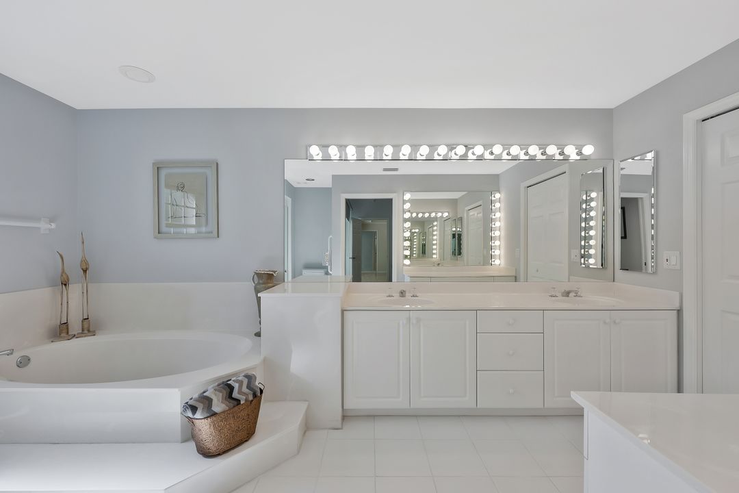 180 Via Perignon, Naples, FL 34119