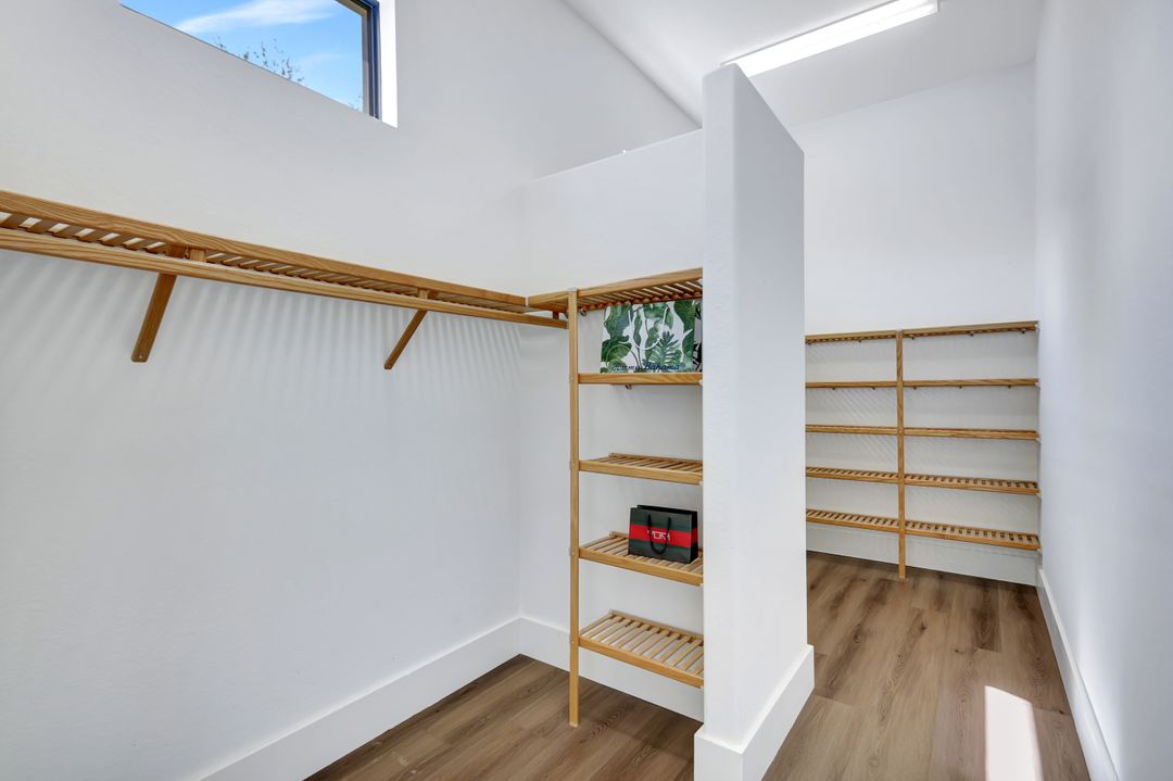 5717 Hammock Isles Dr, Naples, FL 34119