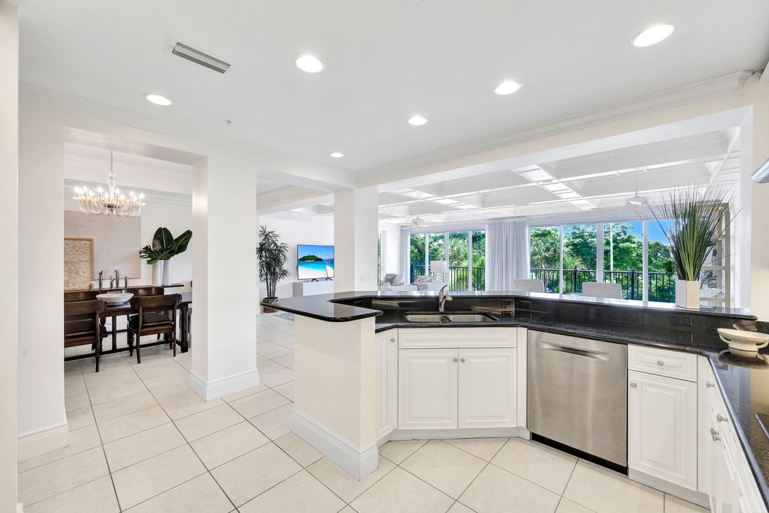 1400 Gulf Shore Blvd N #203, Naples, FL 34102