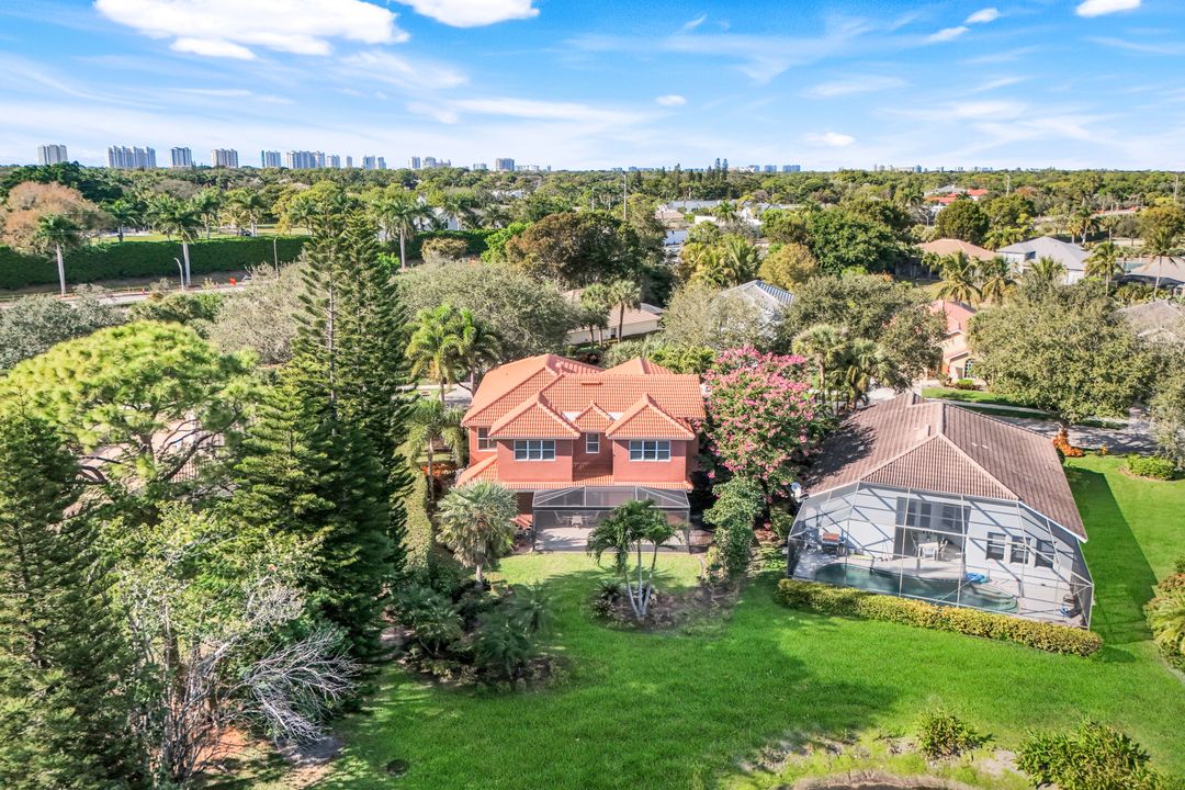 6777 Southern Oak Ct, Naples, FL 34109