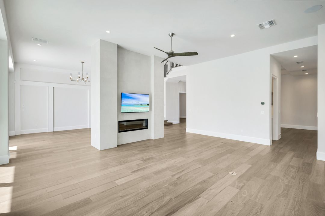 16716 Enclave Cir, Naples, FL 34110