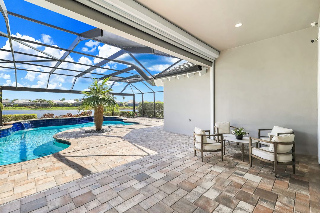 5052 Martinique Dr, Naples, FL 34113