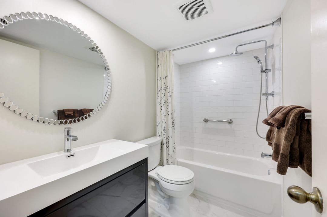 4200 Belair Ln #302, Naples, FL 34103