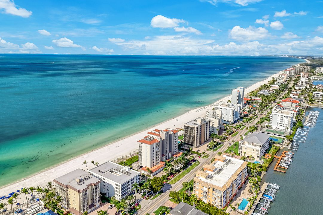 9577 Gulf Shore Dr #704, Naples, FL 34108