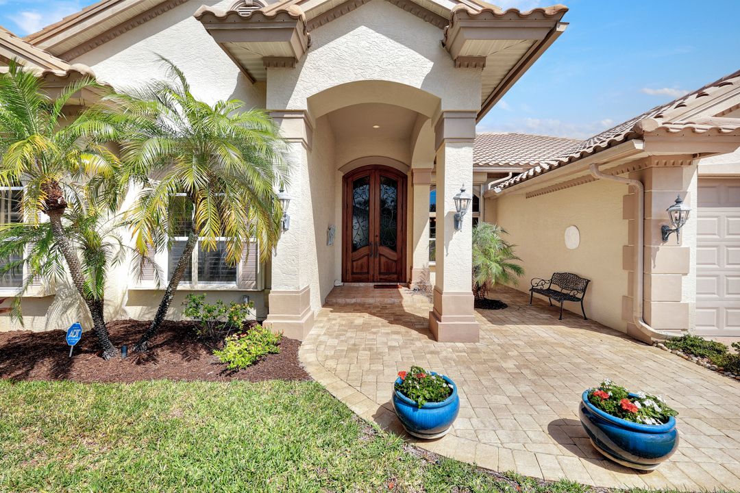 3750 Lakemont Dr, Bonita Springs, FL 34134