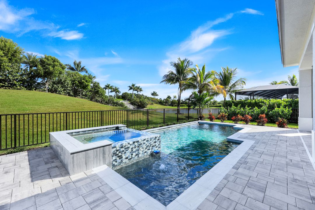 14282 Charthouse Cir, Naples, FL 34114