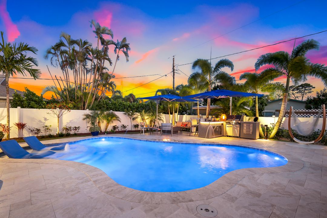 558 98th Ave N, Naples, FL 34108