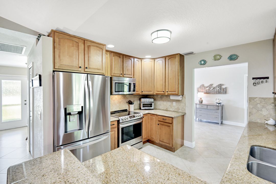 39 Mentor Dr, Naples, FL 34110