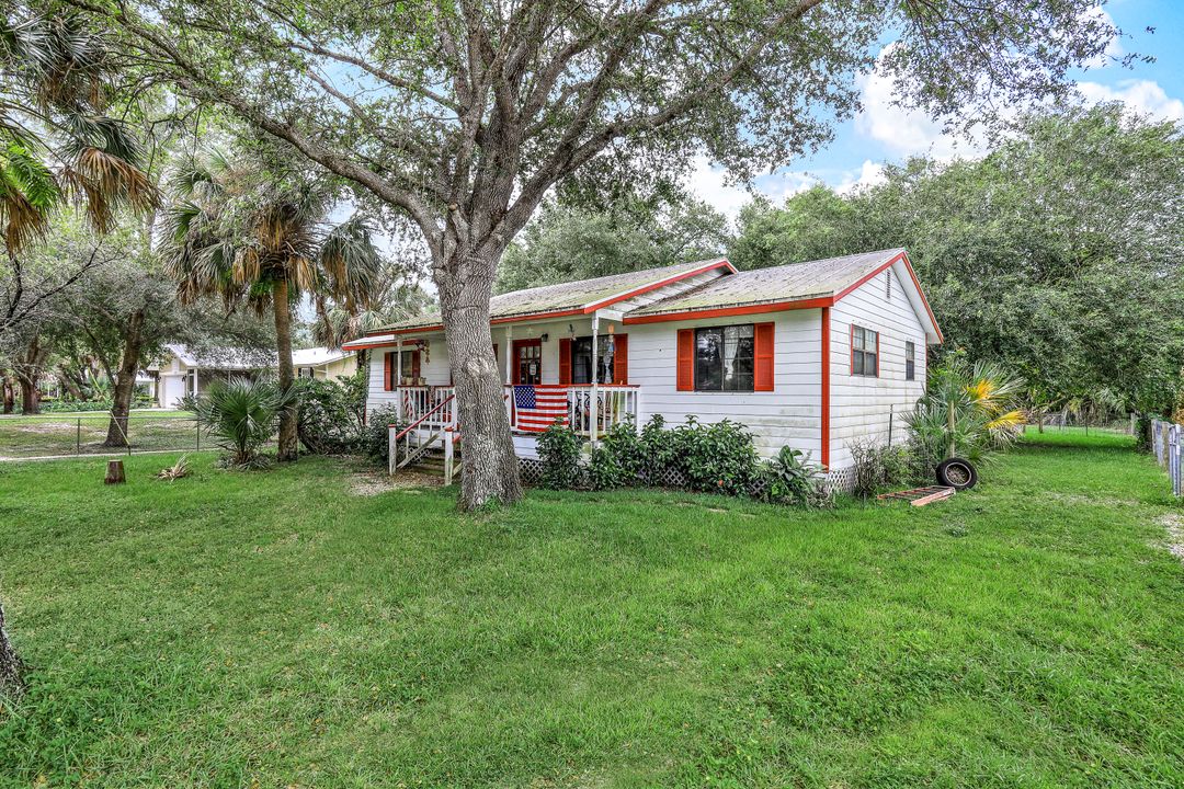 981 13th St SW, Naples, FL 34117