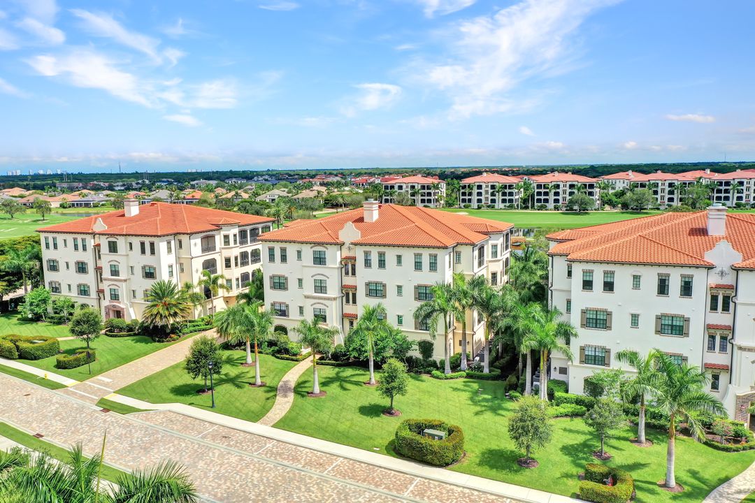 16387 Viansa Wy #302, Naples, FL 34110