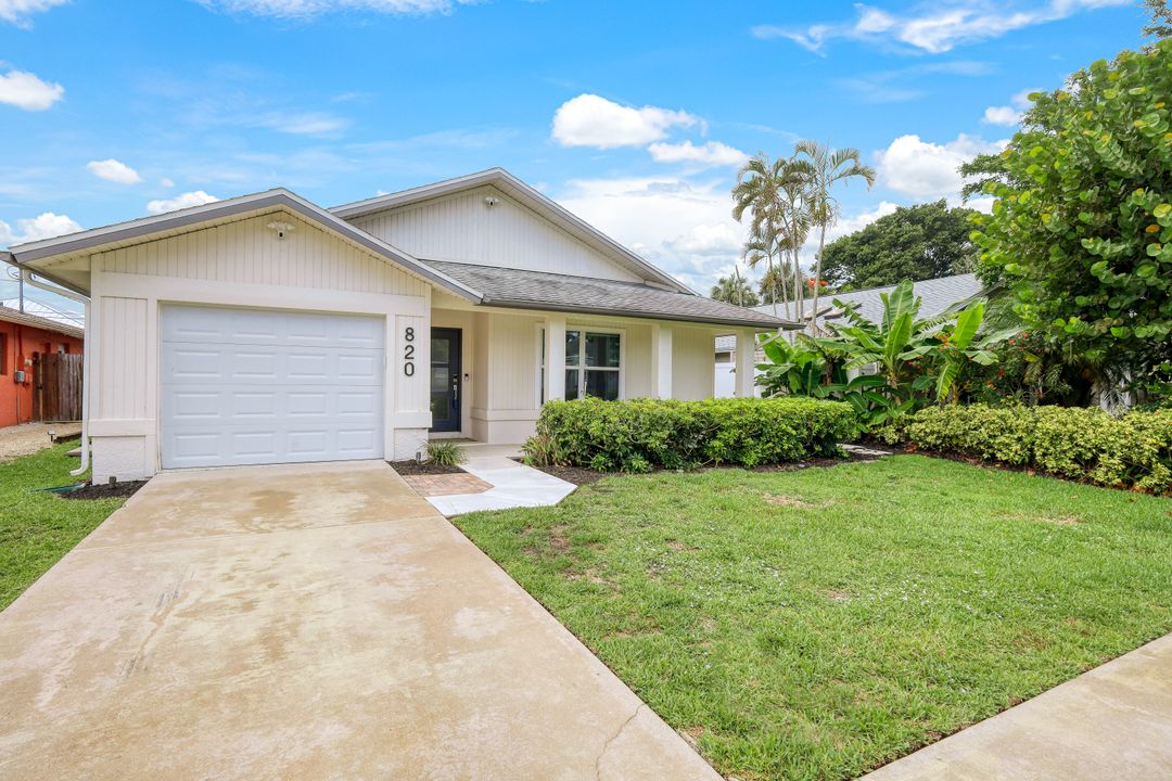 820 102nd Ave N, Naples, FL 34108