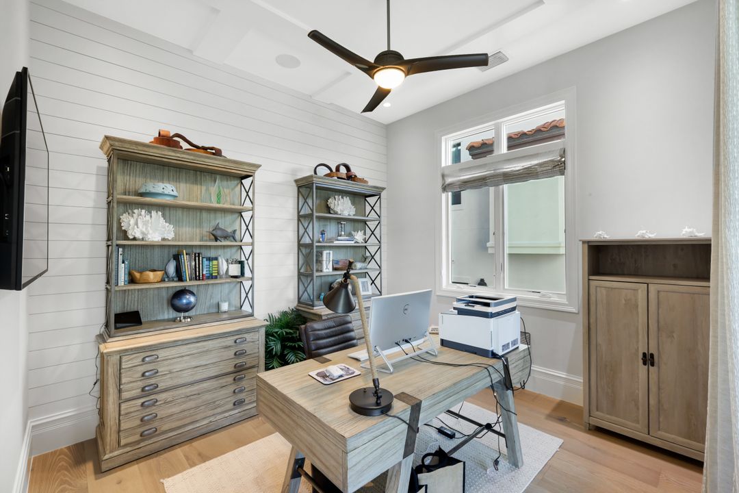 103 Bayview Ave, Naples, FL 34108
