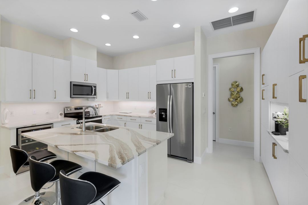 8852 Yucatan Ct, Naples, FL 34112