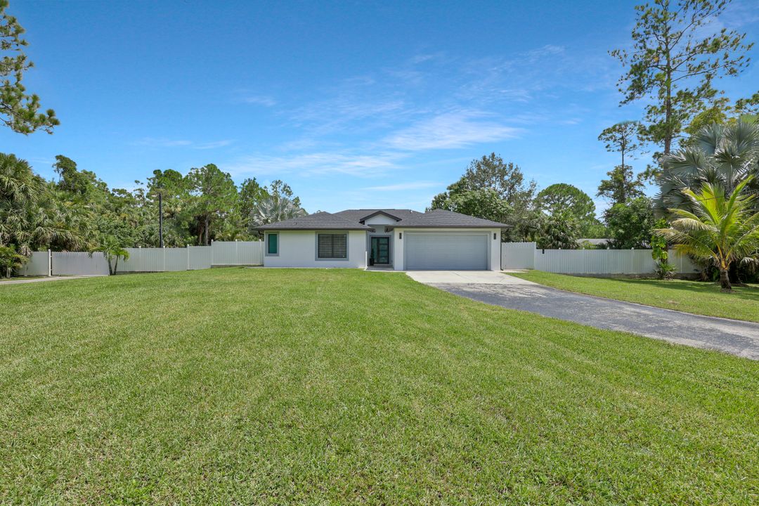 380 4th St NE, Naples, FL 34120