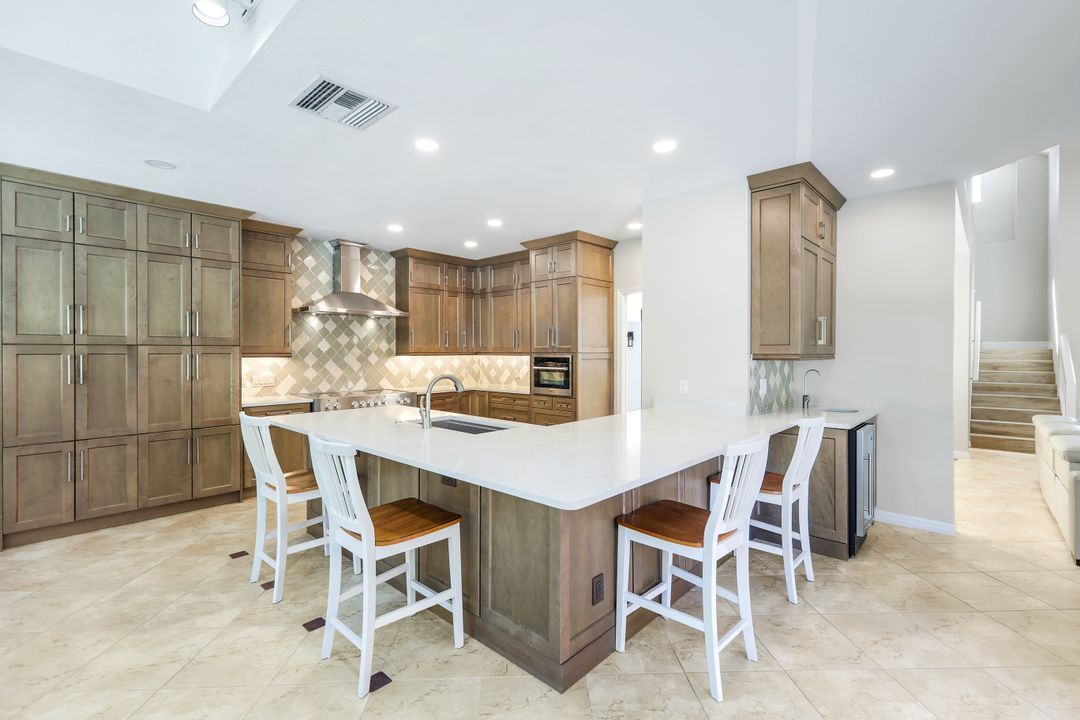 547 Cormorant Cove, Naples, FL 34113