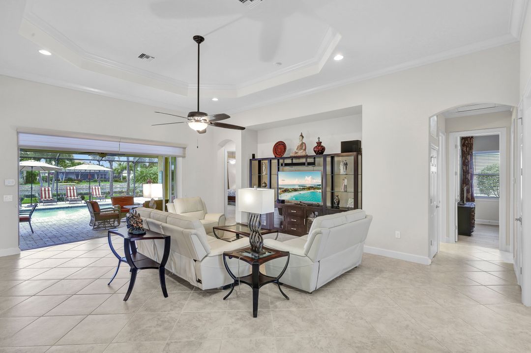 9111 Graphite Cir, Naples, FL 34120