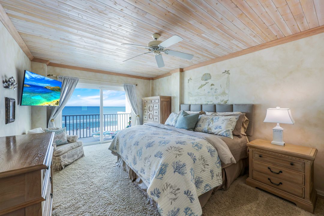 1977 Gulf Shore Blvd N #303, Naples, FL 34102