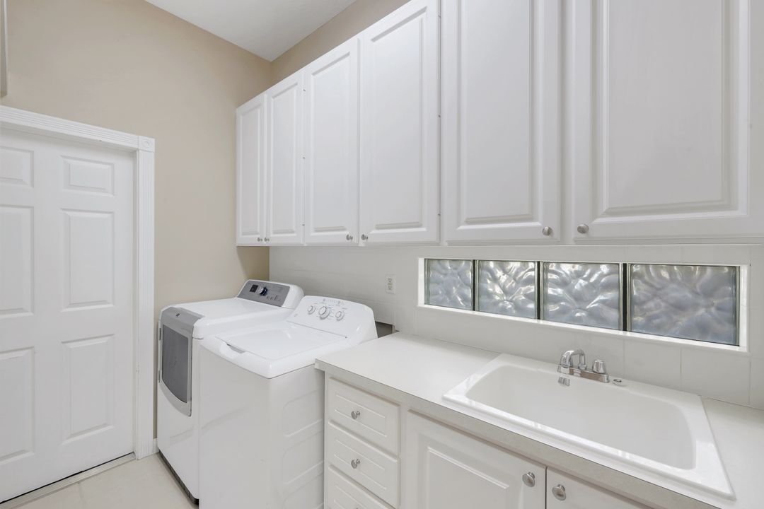 3821 Whidbey Way, Naples, FL 34119