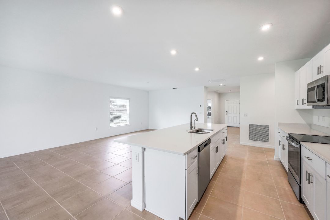 2714 SW 3rd Ln, Cape Coral, FL 33991