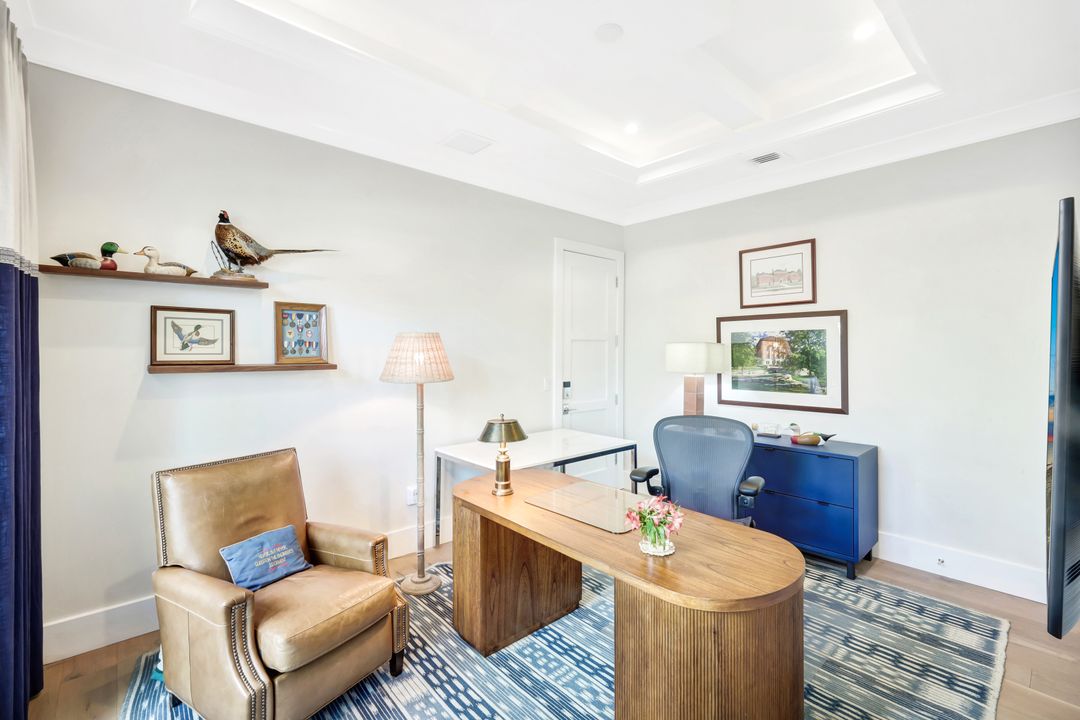 680 Wedge Dr, Naples, FL 34103