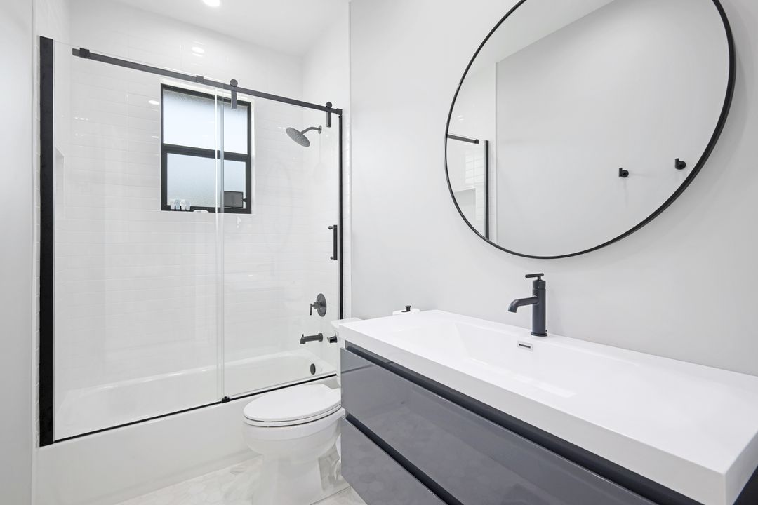 60 Liberty Ln, Naples, FL 34112