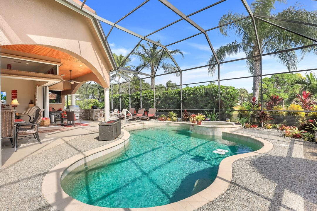 5926 Amberwood Dr, Naples, FL 34110