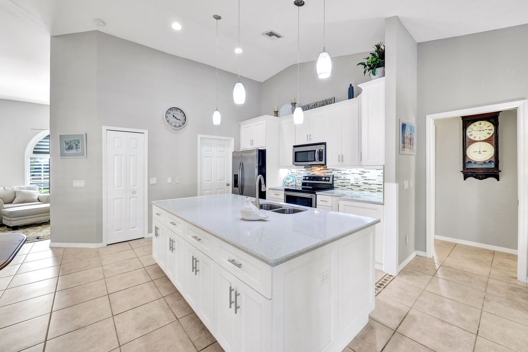 731 25th St SW, Naples, FL 34117