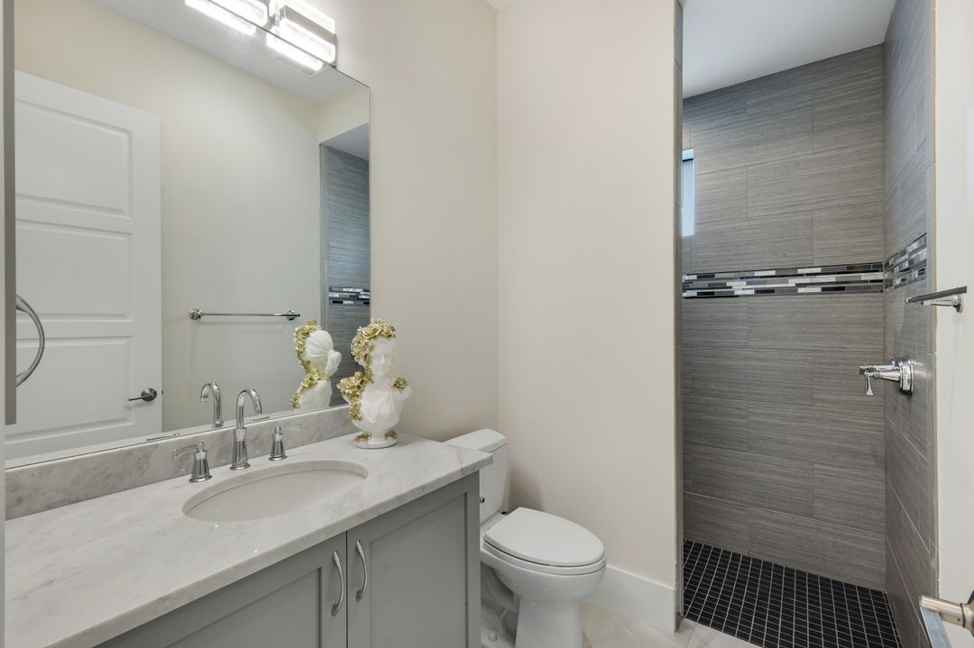 11907 Hedgestone Ct, Naples, FL 34120