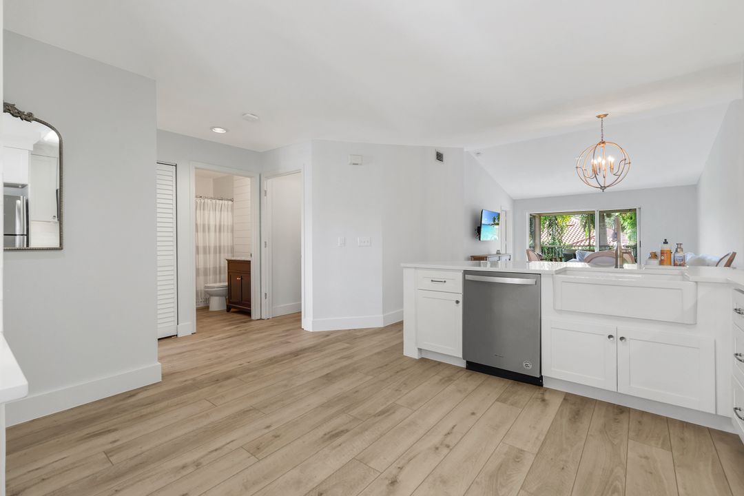 7767 Jewel Ln #203, Naples, FL 34109