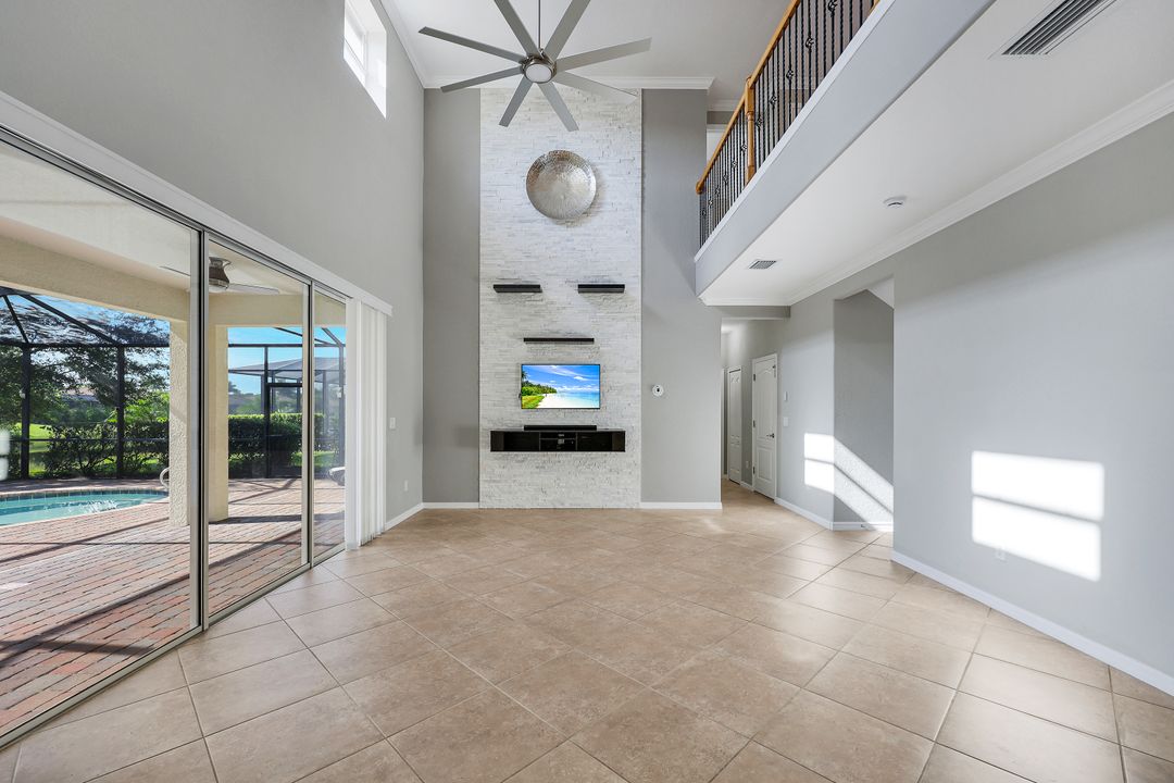 2262 Vermont Ln, Naples, FL 34120
