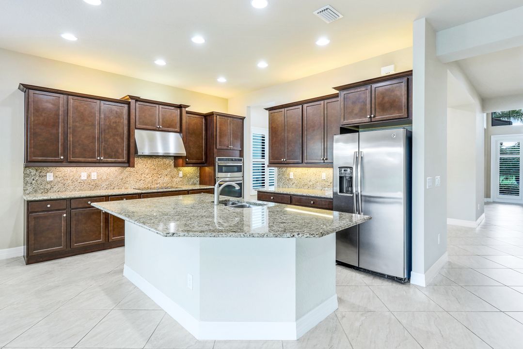 11532 Stonecreek Cir, Fort Myers, FL 33913