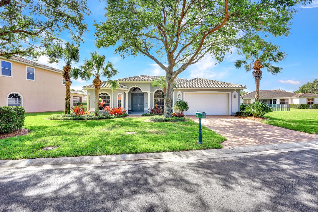 3967 Ruxton Rd, Naples, FL 34116