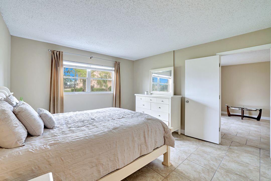 170 Turtle Lake Ct  #109, Naples, FL 34105