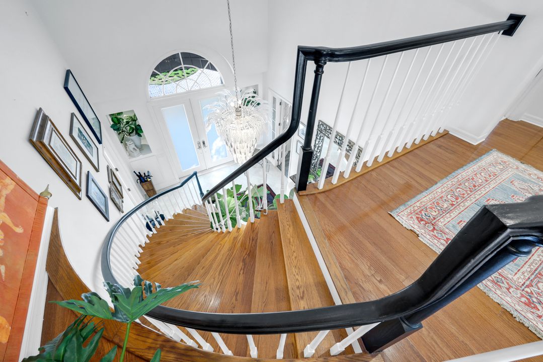 180 Edgemere Way S, Naples, FL 34105