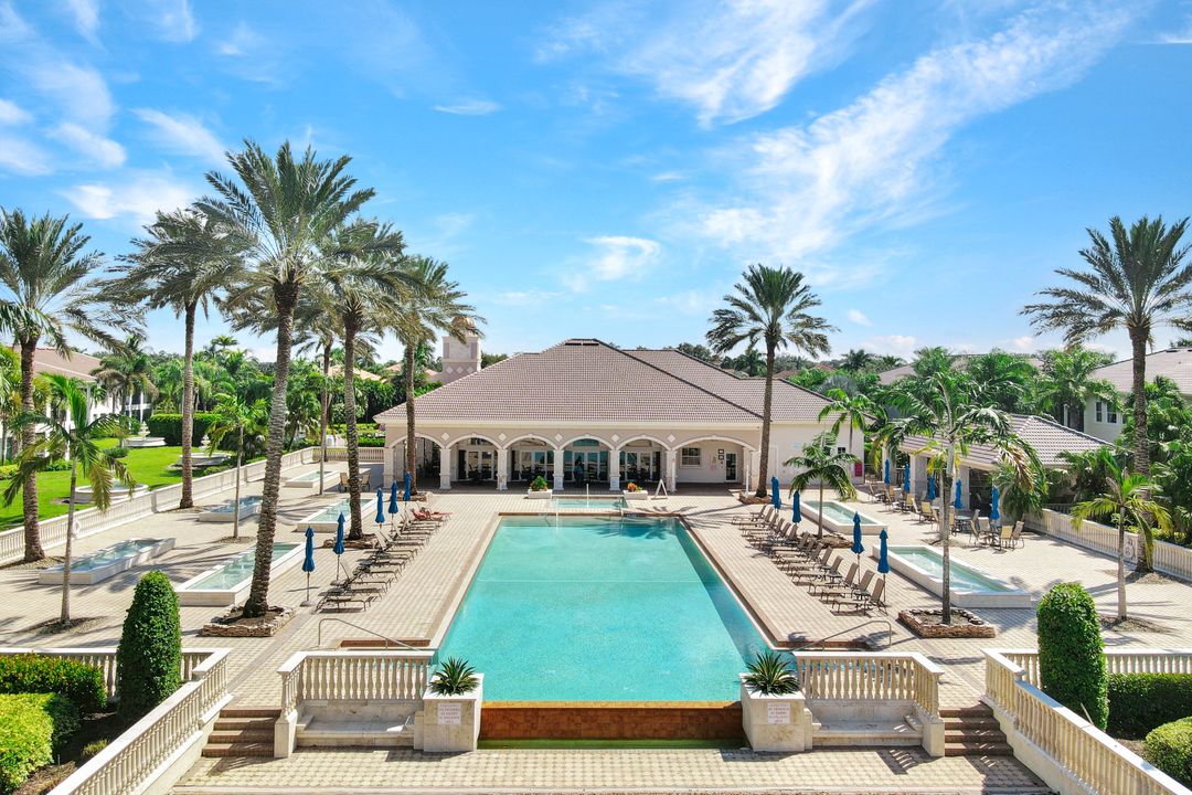 571 Avellino Isles Cir #102, Naples, FL 34119