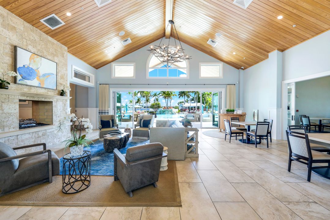 14863 Edgewater Cir, Naples, FL 34114