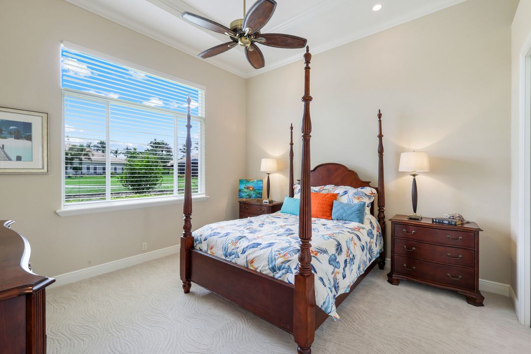 7511 Hogan Ct, Naples, FL 34113