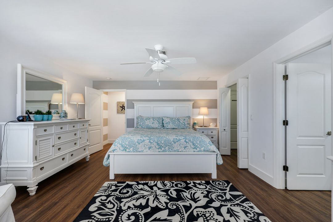 6585 Castlelawn Pl, Naples, FL 34113