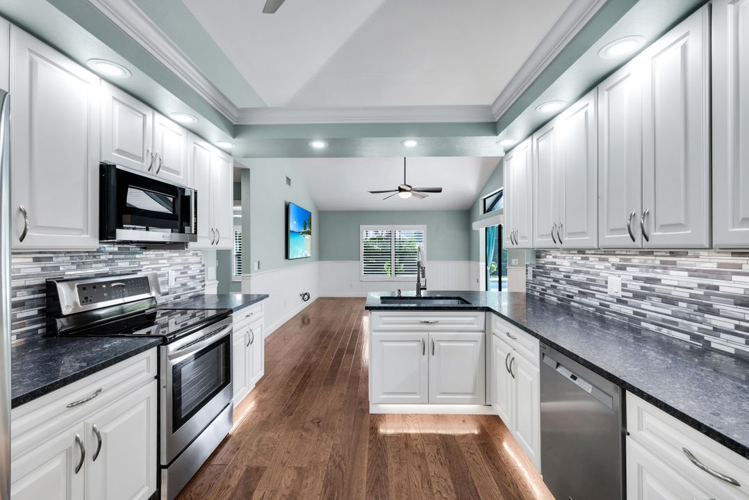 520 Raven Way, Naples, FL 34110