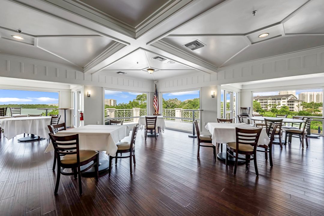 425 Cove Tower Dr  #1501, Naples, FL 34110