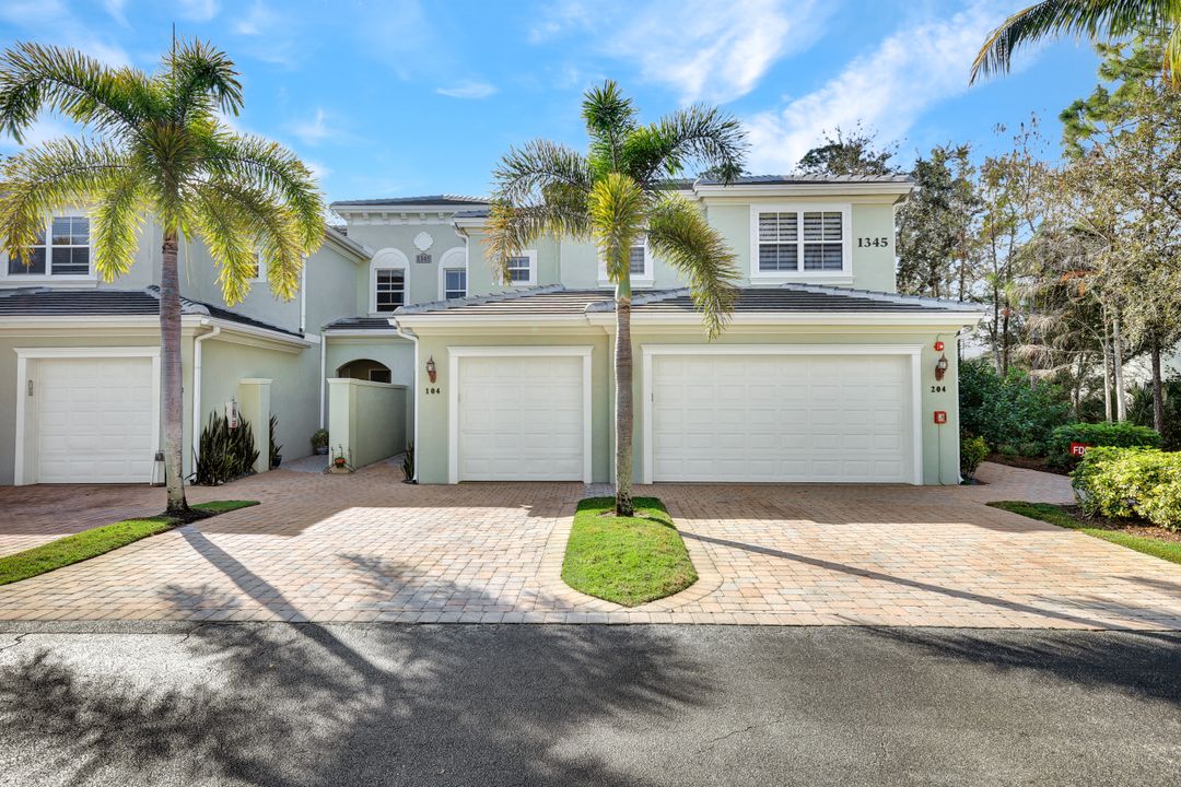 1345 Mariposa Cir #204, Naples, FL 34105