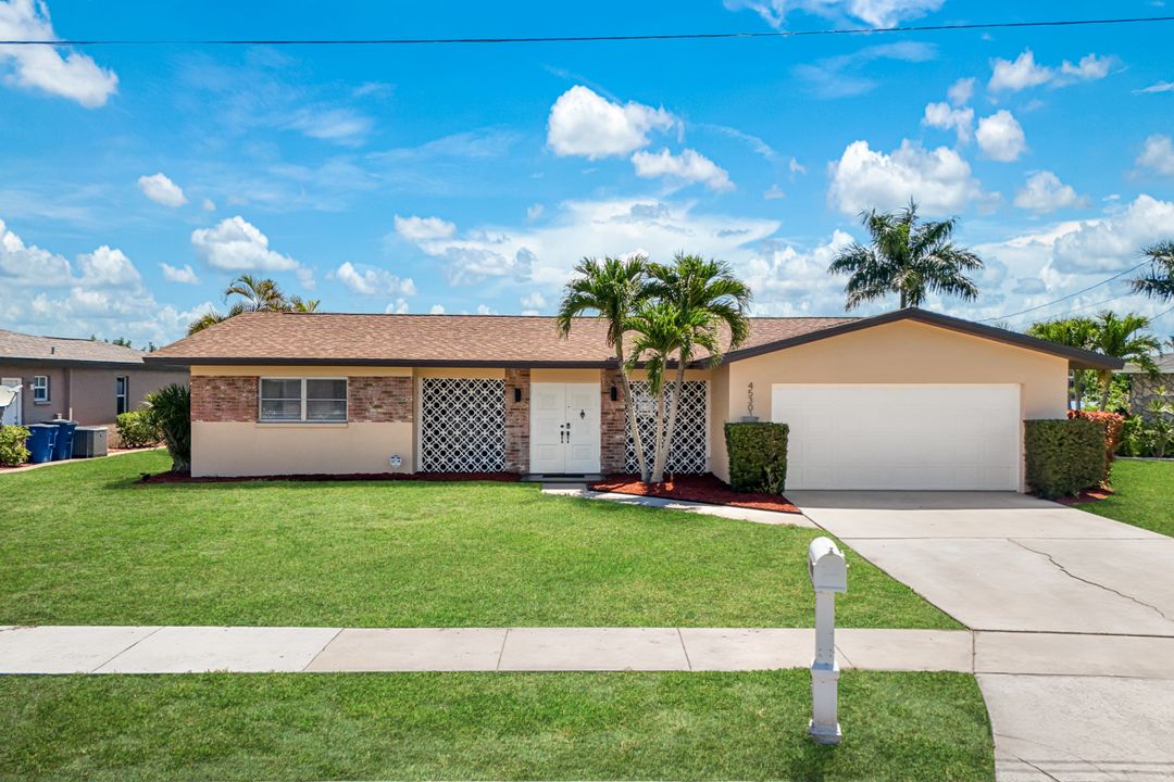 4530 Vinsetta Ave, North Fort Myers, FL 33903