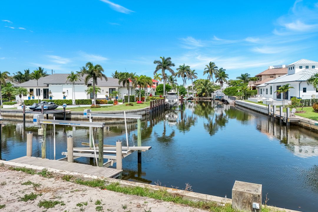 2156 Tarpon Rd, Naples, FL 34102