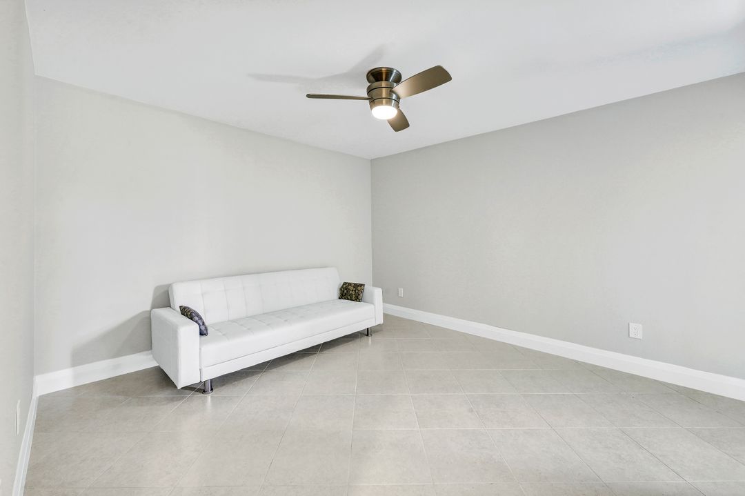 4175 Lakewood Blvd, Naples, FL 34112