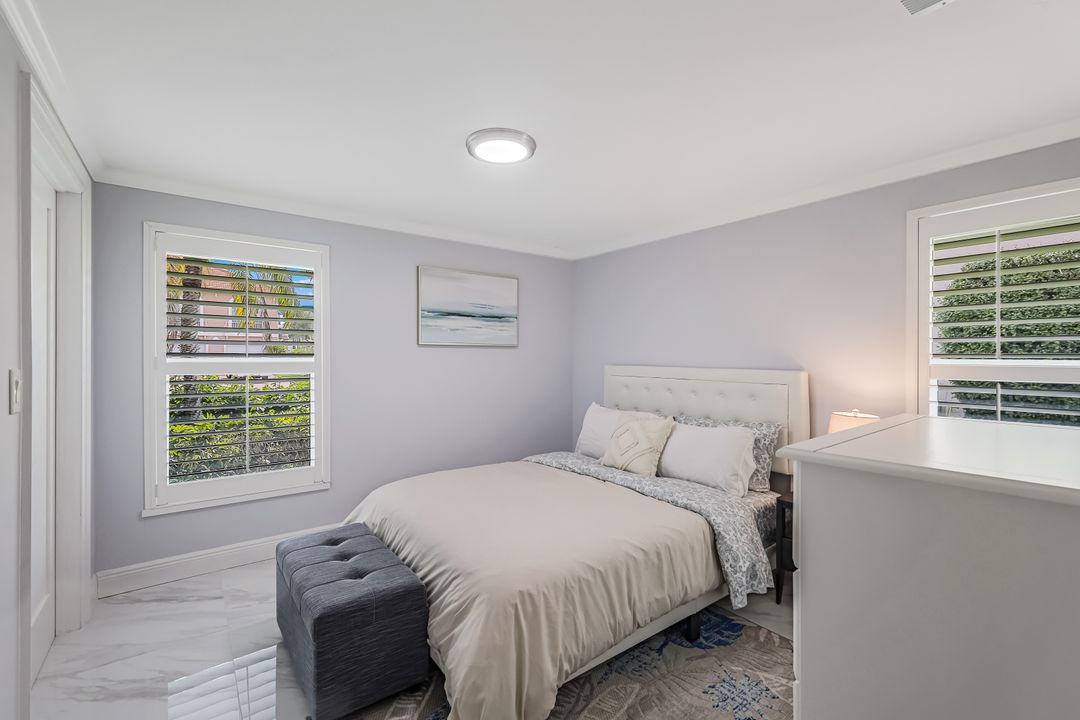 455 Bayside Ave, Naples, FL 34108